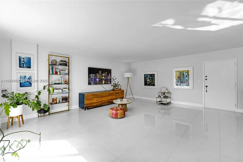 110 Salamanca Ave #403 Coral Gables, FL 33134