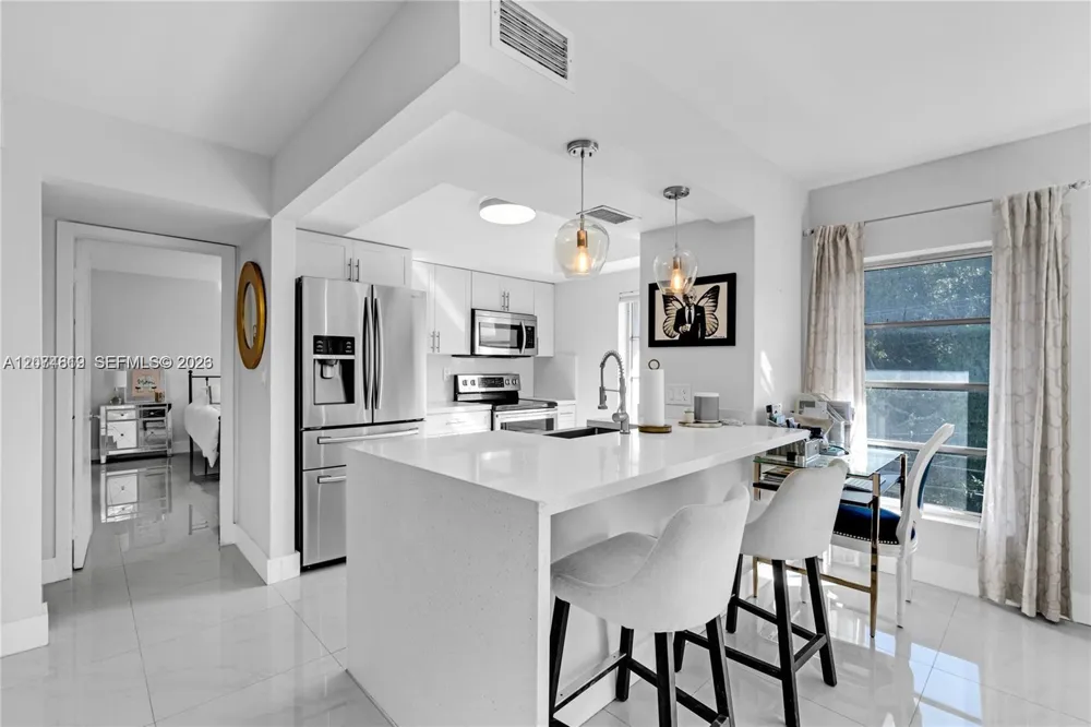 110 Salamanca Ave #403 Coral Gables, FL 33134