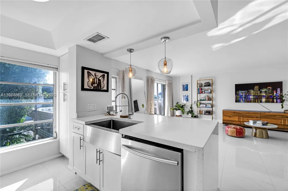 110 Salamanca Ave #403 Coral Gables, FL 33134