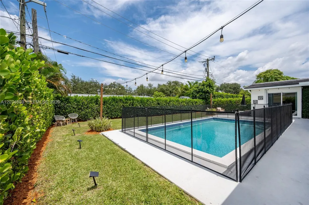 9441 SW 52nd Ter Miami, FL 33165