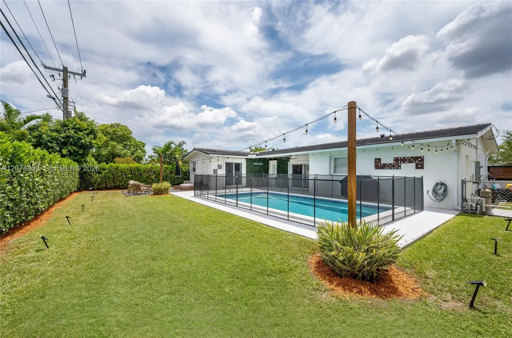 9441 SW 52nd Ter Miami, FL 33165