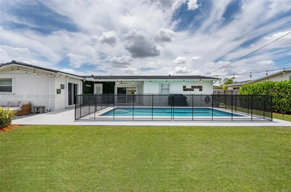9441 SW 52nd Ter Miami, FL 33165