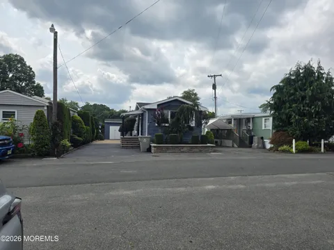 7 Shady Lake Circle