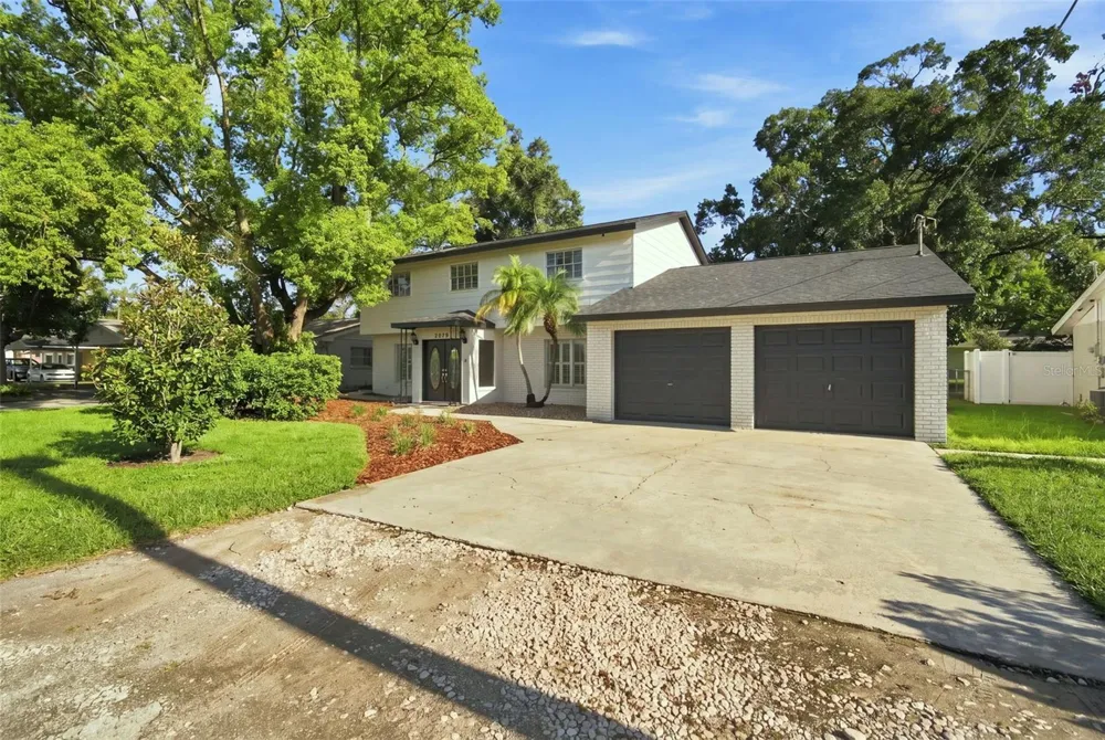 2705 SILVER LAKE AVENUE Tampa, FL 33614