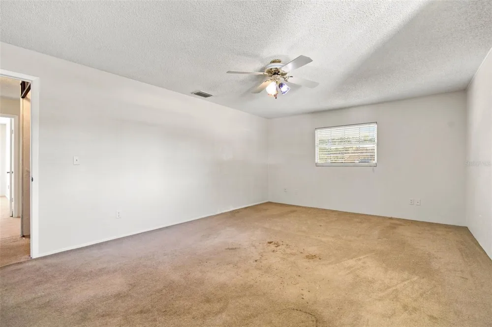 2705 SILVER LAKE AVENUE Tampa, FL 33614