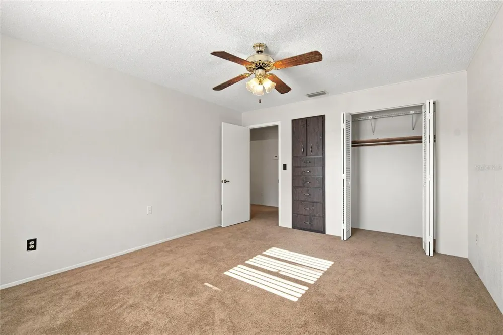 2705 SILVER LAKE AVENUE Tampa, FL 33614