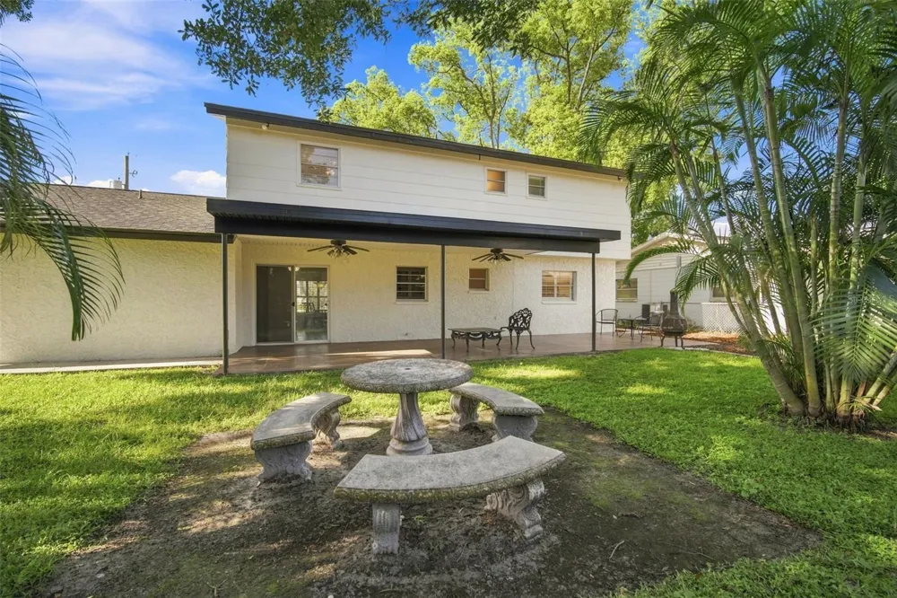 2705 SILVER LAKE AVENUE Tampa, FL 33614