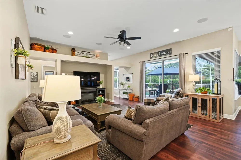 3187 ST MARTIN STREET Tarpon Springs, FL 34688