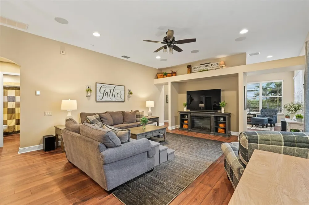 3187 ST MARTIN STREET Tarpon Springs, FL 34688