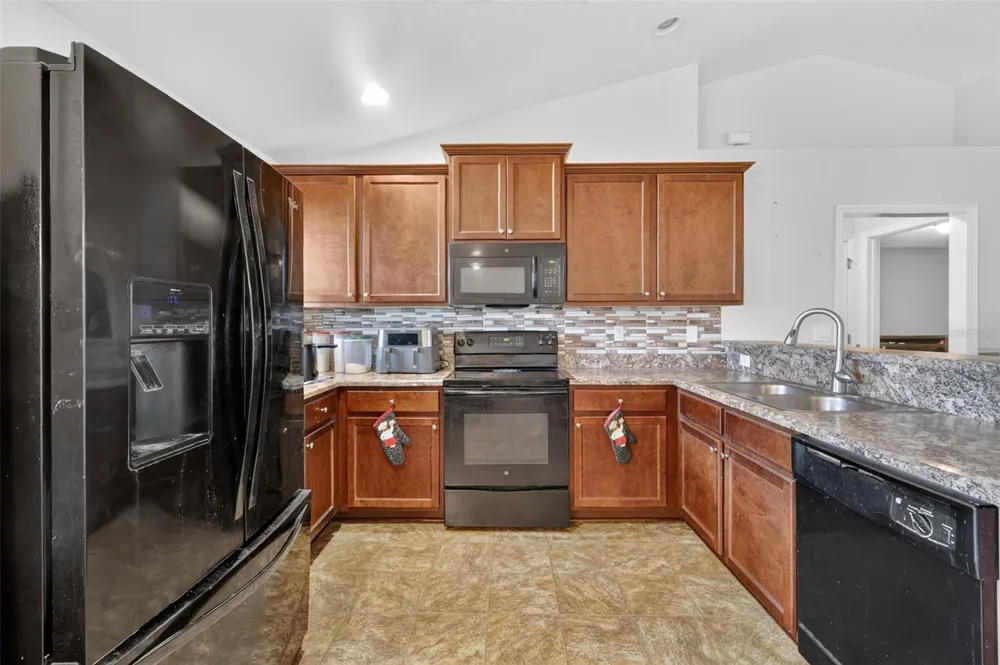 702 CHELSEA AVENUE Fruitland Park, FL 34731