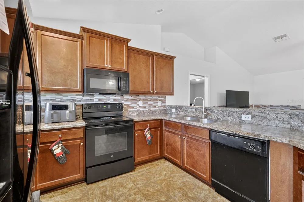 702 CHELSEA AVENUE Fruitland Park, FL 34731