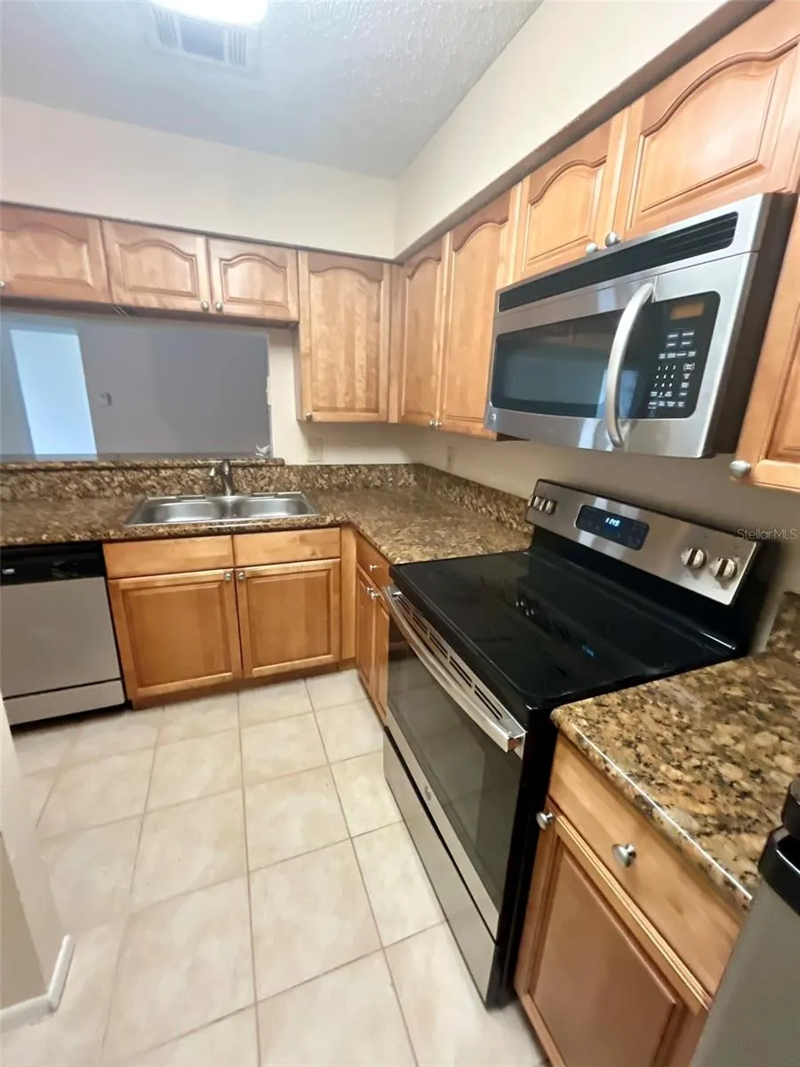 241 AFTON SQUARE #207 Altamonte Springs, FL 32714
