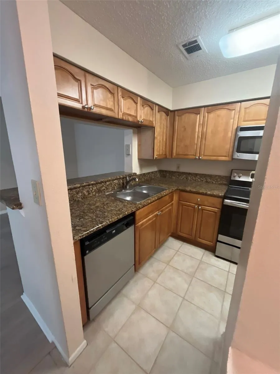 241 AFTON SQUARE #207 Altamonte Springs, FL 32714