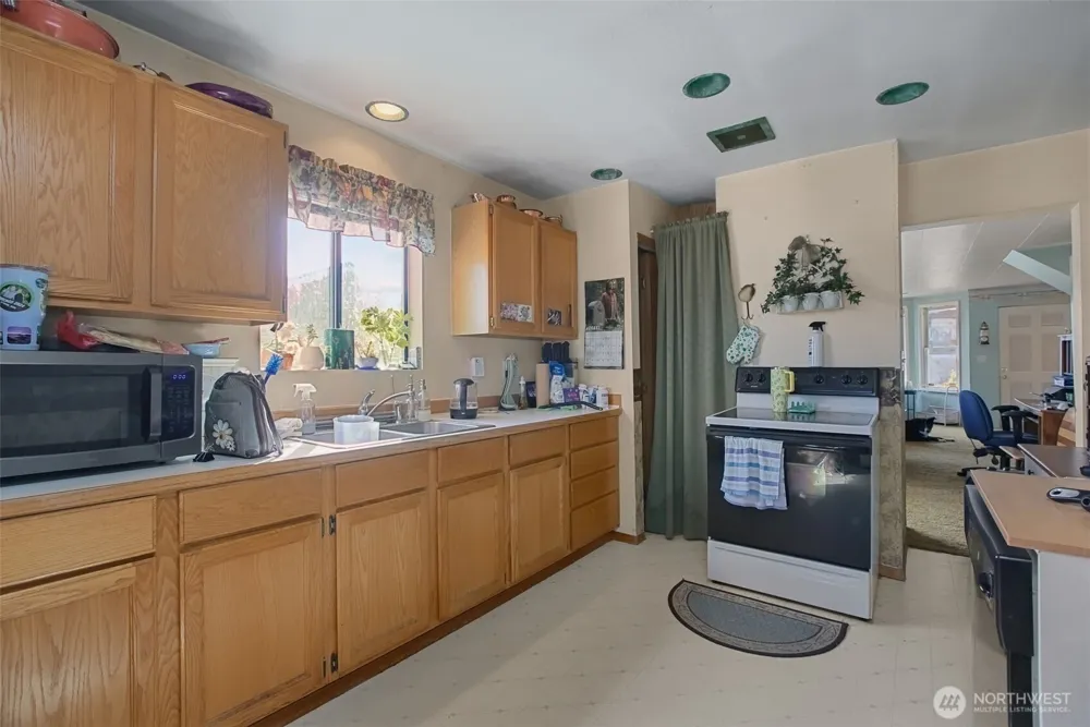 1621 E 32nd Street Tacoma, WA 98404