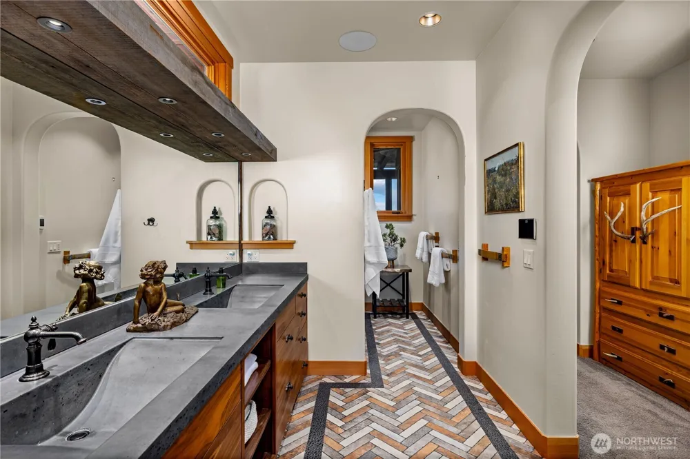 165 NE Kinman Road Poulsbo, WA 98370