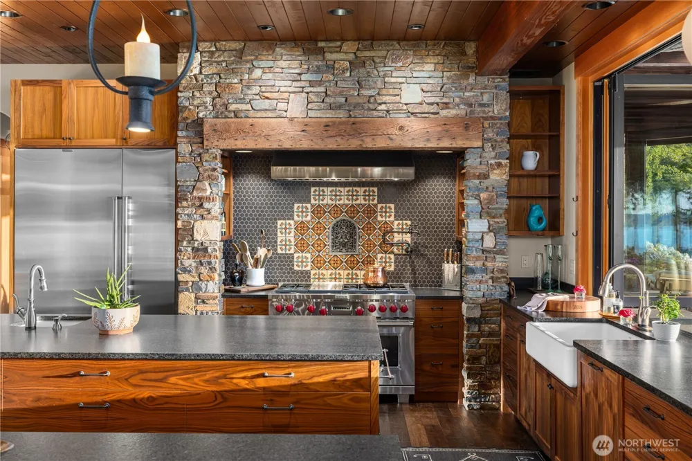 165 NE Kinman Road Poulsbo, WA 98370