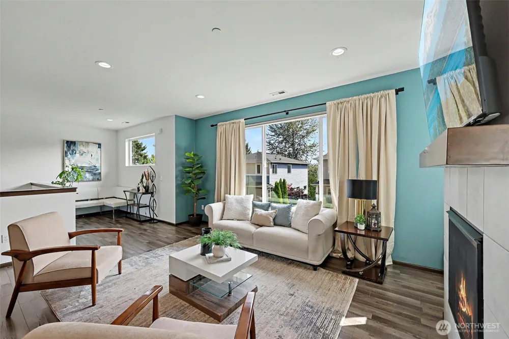 2704 S 120th Place Burien, WA 98168