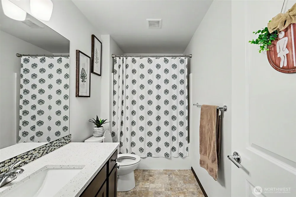 2704 S 120th Place Burien, WA 98168