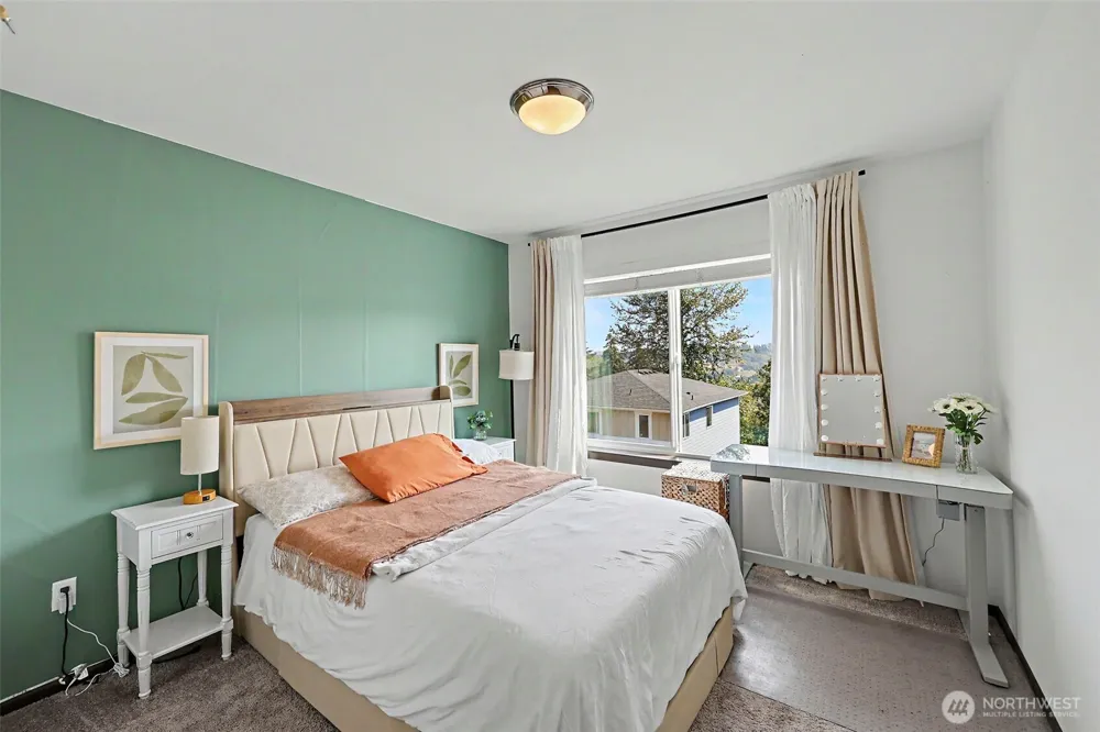 2704 S 120th Place Burien, WA 98168