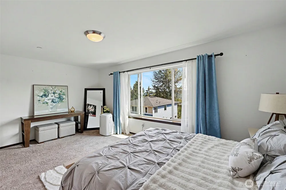 2704 S 120th Place Burien, WA 98168