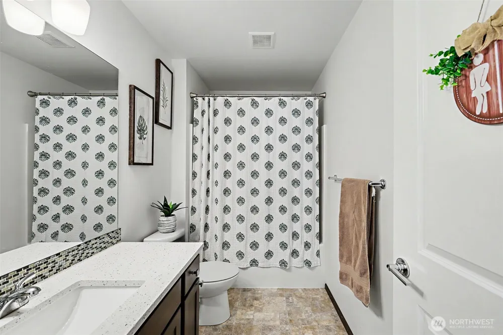 2704 S 120th Place Burien, WA 98168