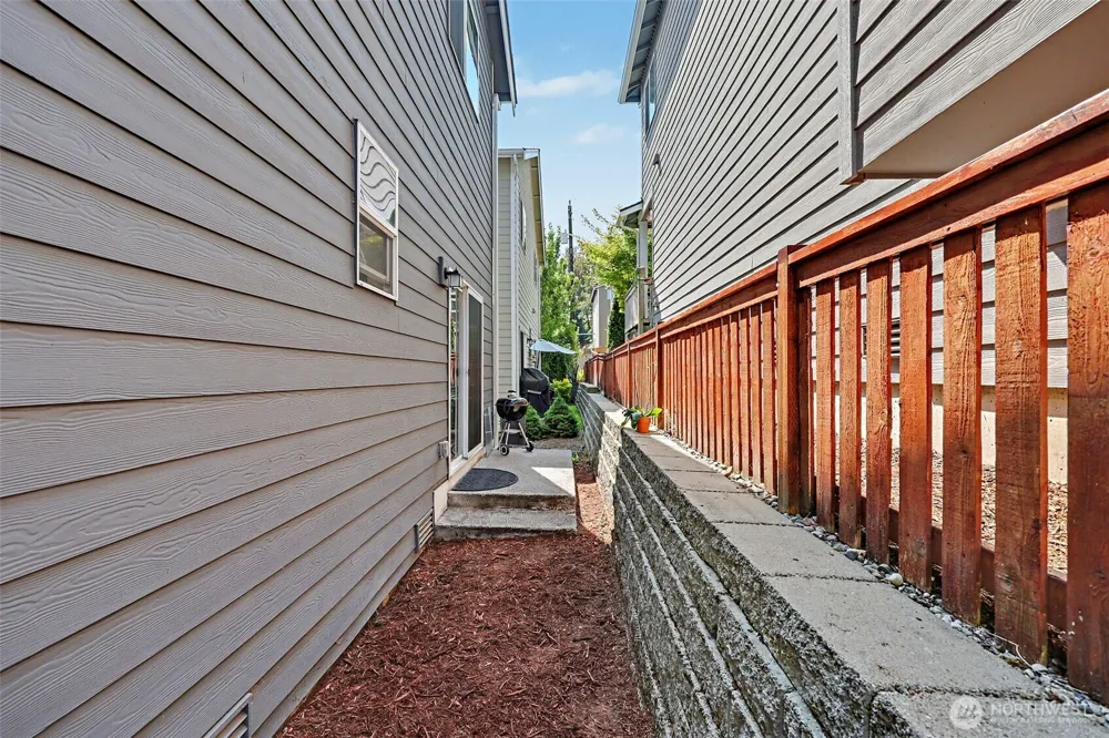 2704 S 120th Place Burien, WA 98168