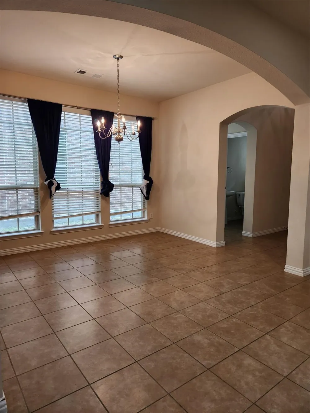 305 Eastland Drive Lewisville, TX 75056