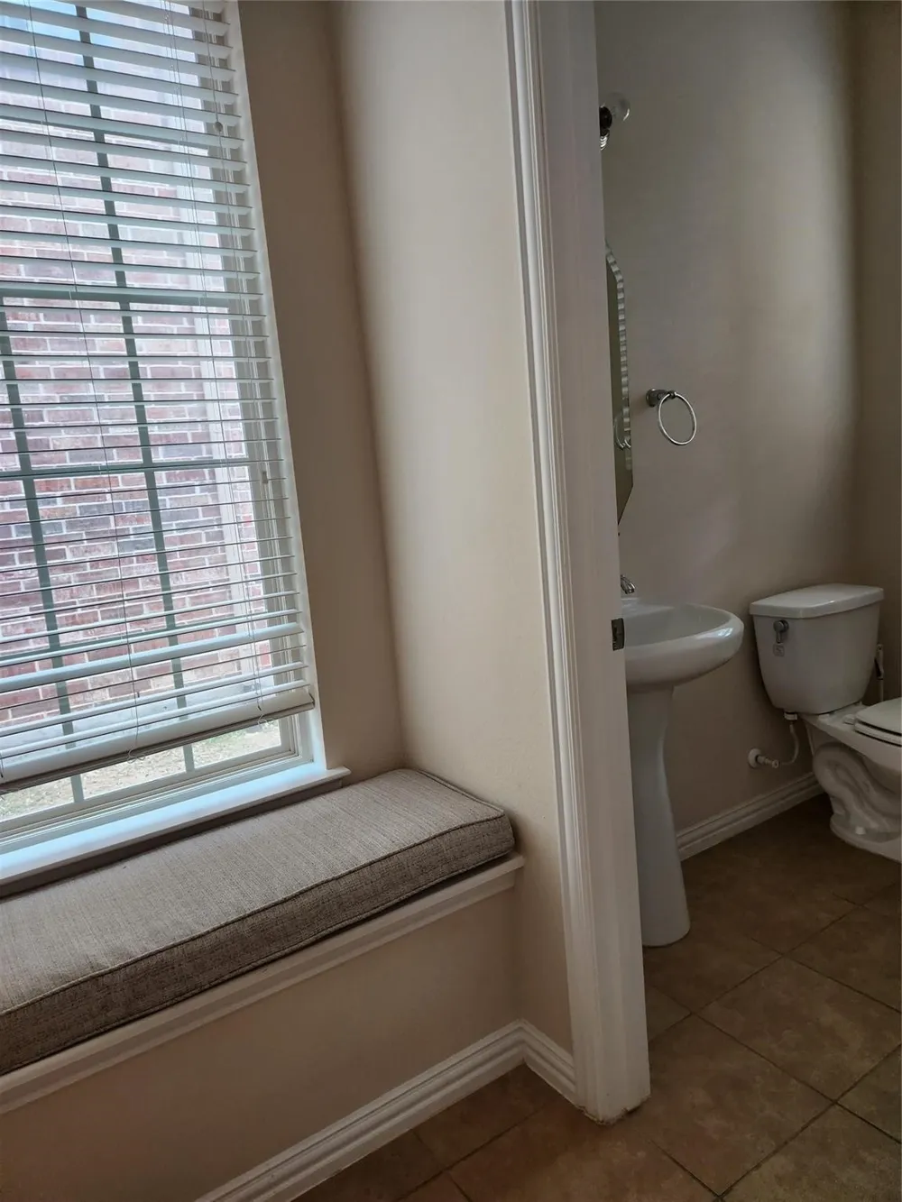 305 Eastland Drive Lewisville, TX 75056