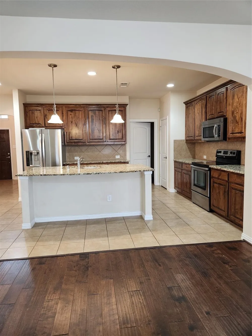 305 Eastland Drive Lewisville, TX 75056