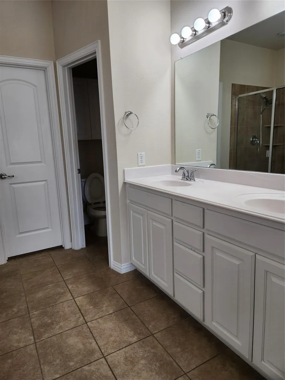 305 Eastland Drive Lewisville, TX 75056