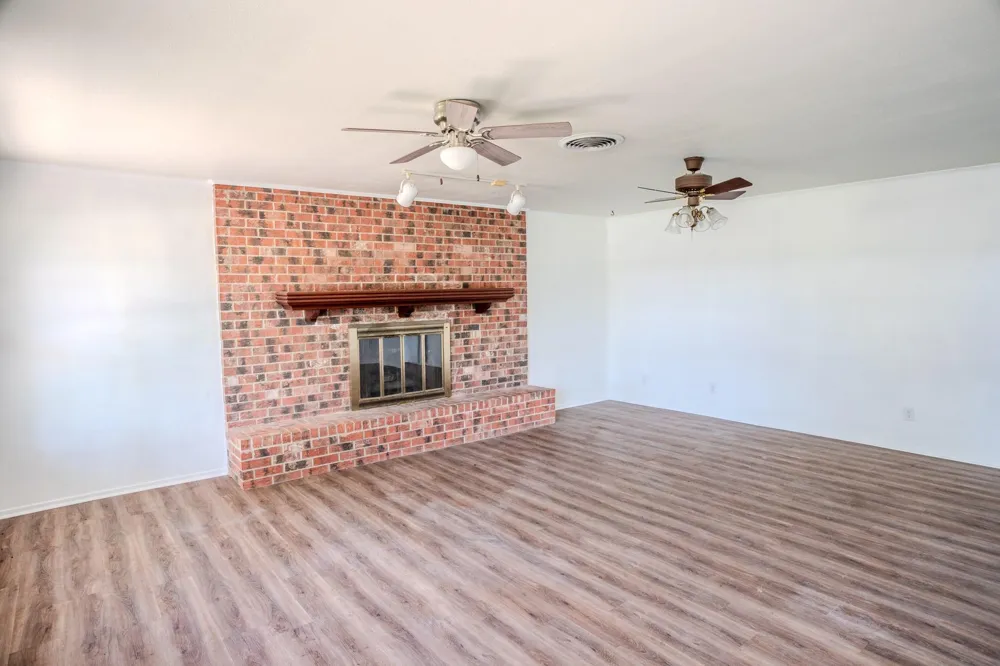 212 Avenue B Brazoria, TX 77422