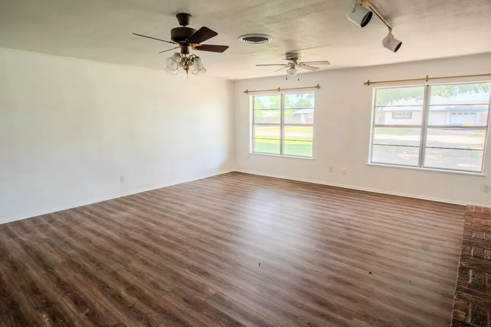 212 Avenue B Brazoria, TX 77422