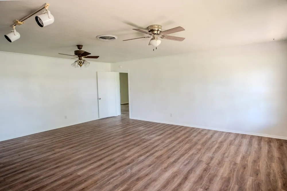 212 Avenue B Brazoria, TX 77422