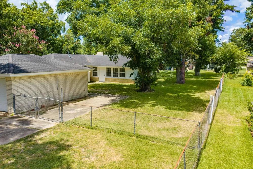 212 Avenue B Brazoria, TX 77422