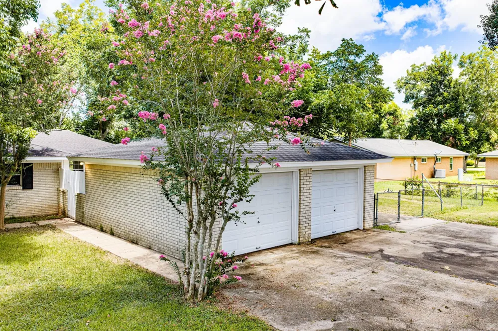 212 Avenue B Brazoria, TX 77422