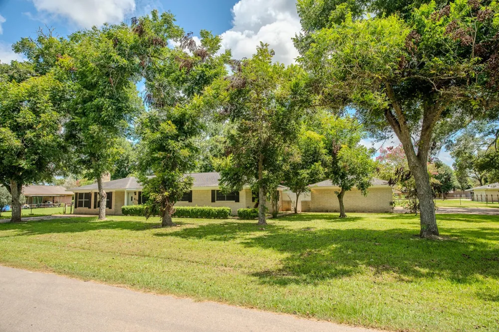 212 Avenue B Brazoria, TX 77422