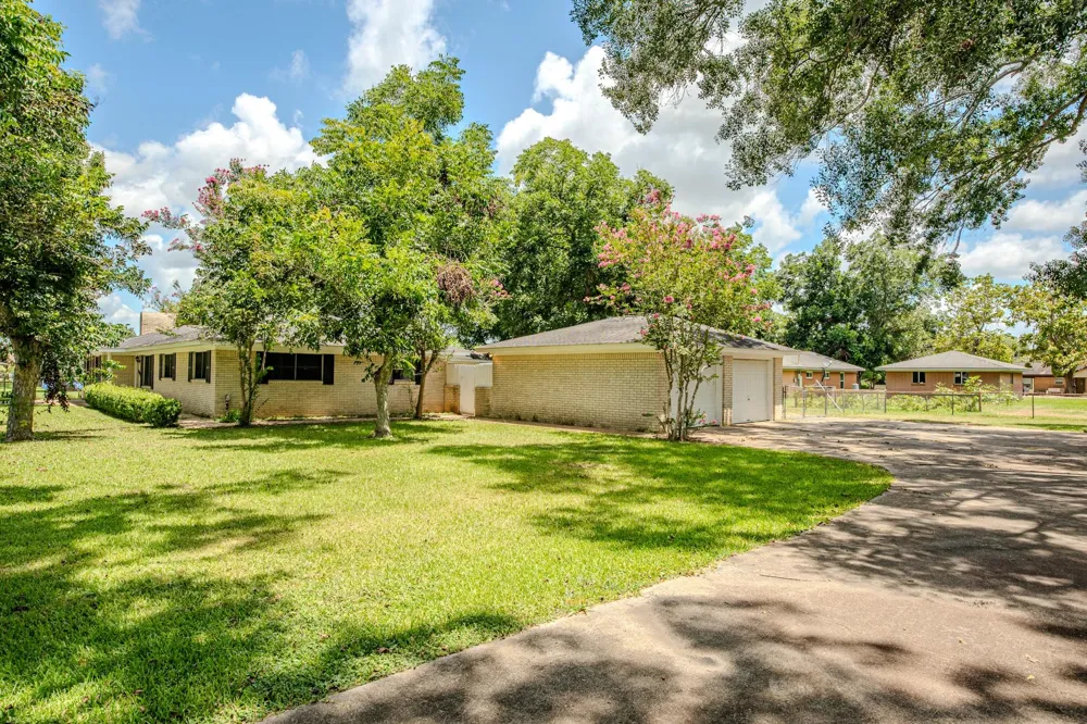 212 Avenue B Brazoria, TX 77422