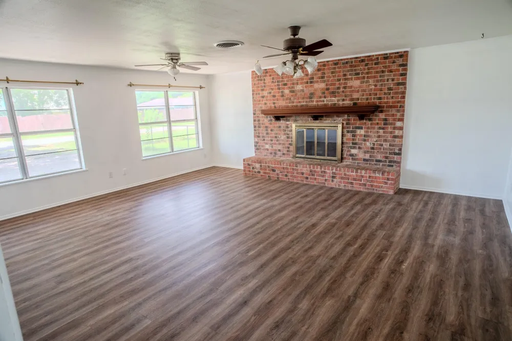 212 Avenue B Brazoria, TX 77422
