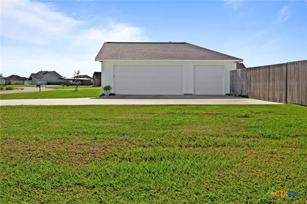 802 Celestial Lane Edna, TX 77957