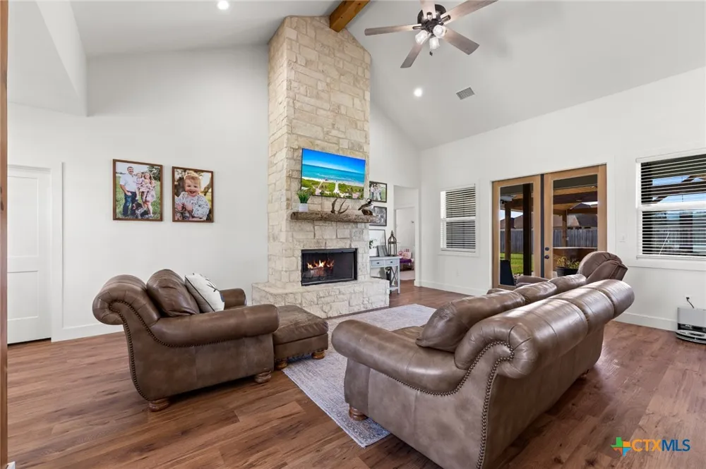 802 Celestial Lane Edna, TX 77957