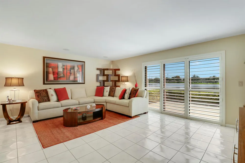 5481 Mirror Lakes Boulevard Boynton Beach, FL 33472