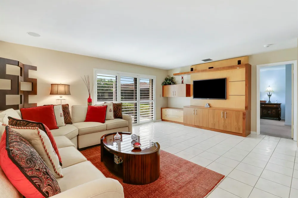 5481 Mirror Lakes Boulevard Boynton Beach, FL 33472