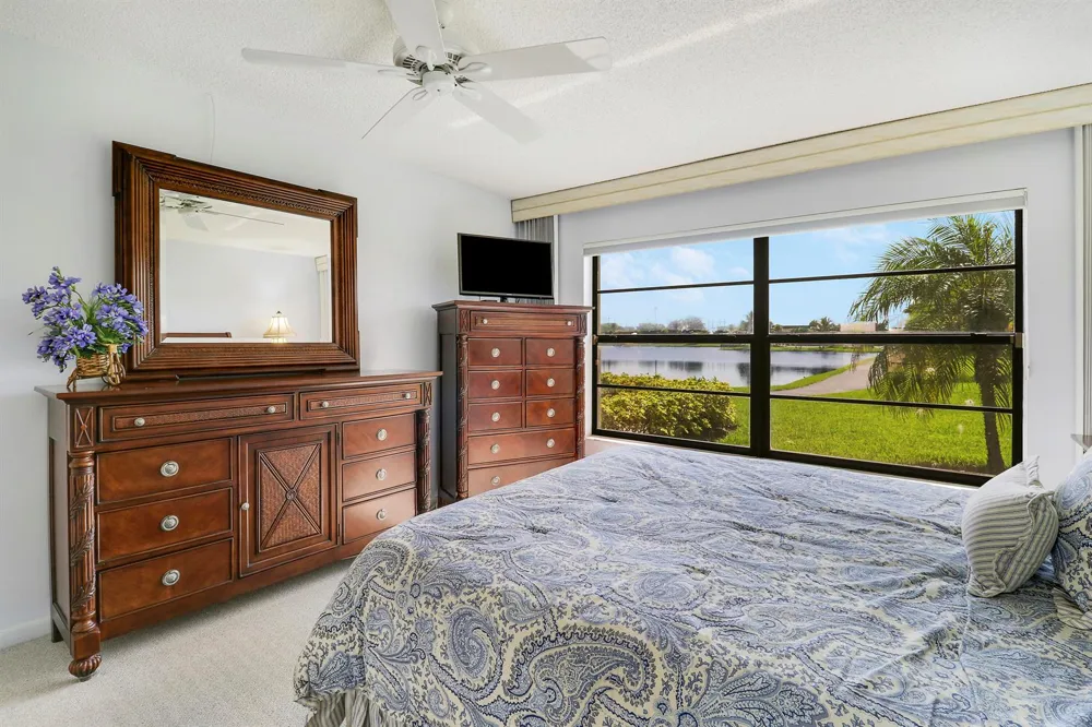 5481 Mirror Lakes Boulevard Boynton Beach, FL 33472
