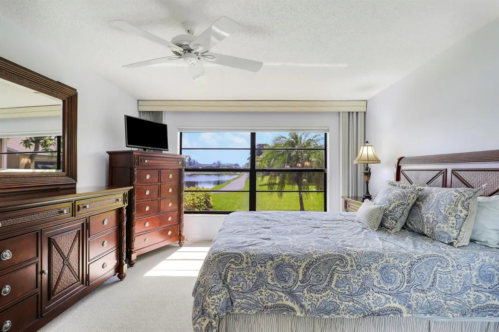 5481 Mirror Lakes Boulevard Boynton Beach, FL 33472