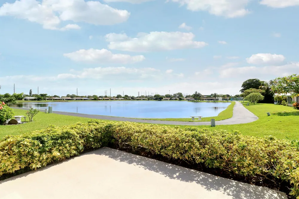 5481 Mirror Lakes Boulevard Boynton Beach, FL 33472
