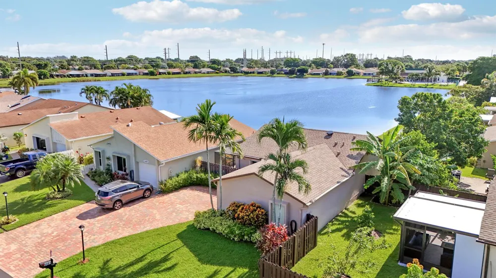 5481 Mirror Lakes Boulevard Boynton Beach, FL 33472