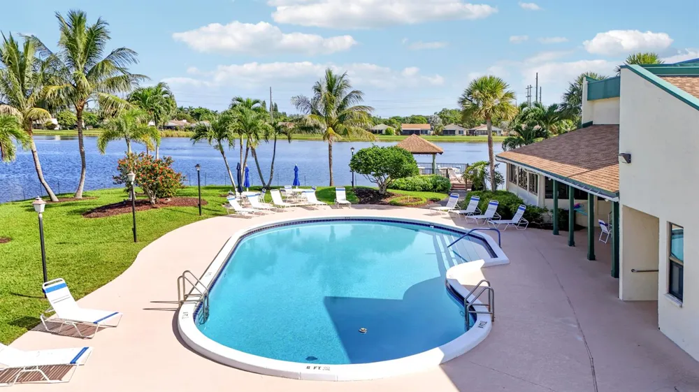 5481 Mirror Lakes Boulevard Boynton Beach, FL 33472