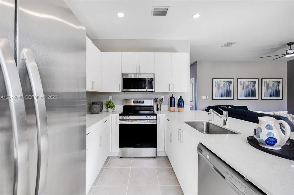 754 SE 15 ST Homestead, FL 33034