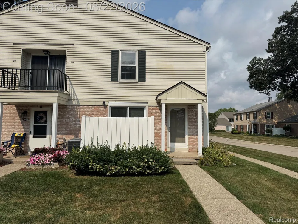 24404 Meadowbridge Drive Clinton Charter Township, MI 48035