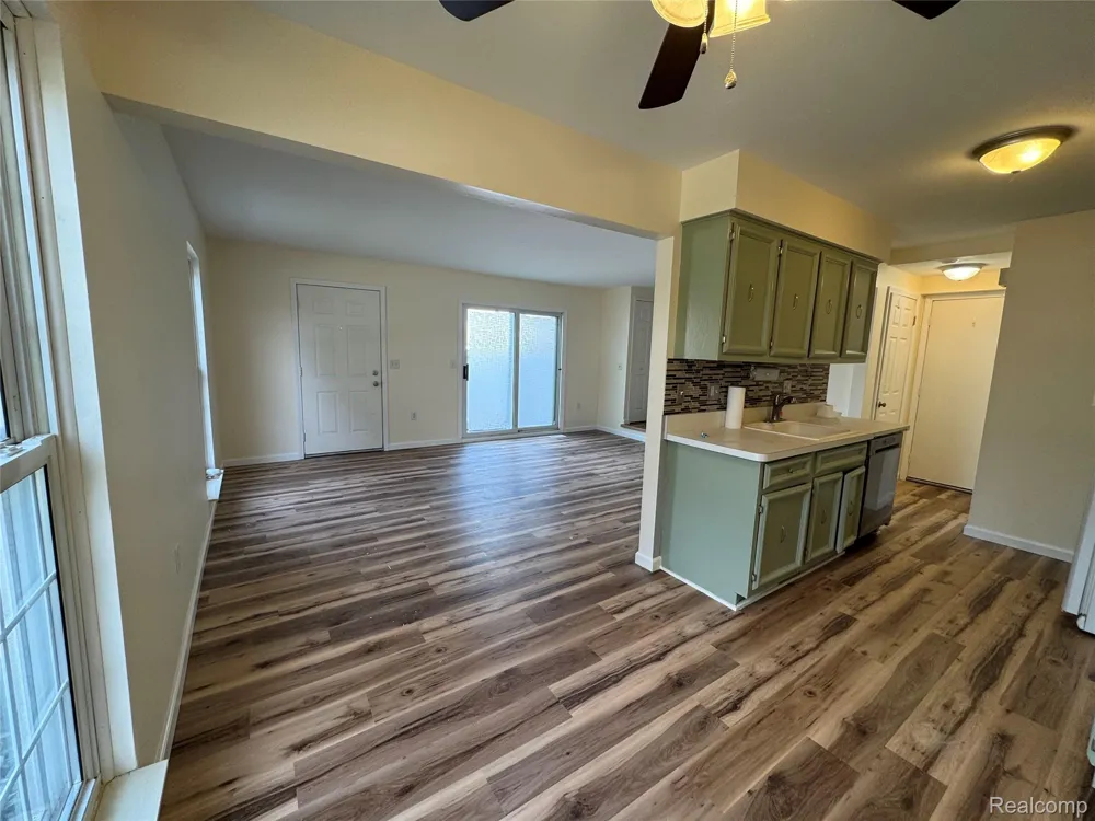 24404 Meadowbridge Drive Clinton Charter Township, MI 48035